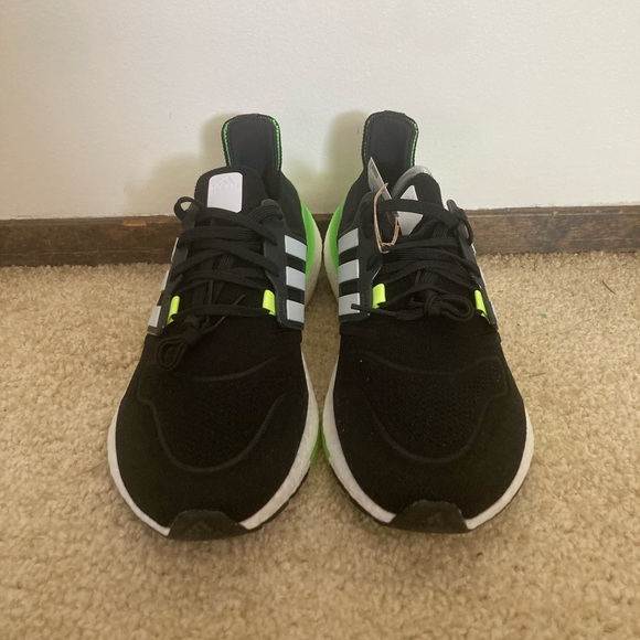 Adidas Ultraboost 22. Men’s size 11 - Picture 3 of 10